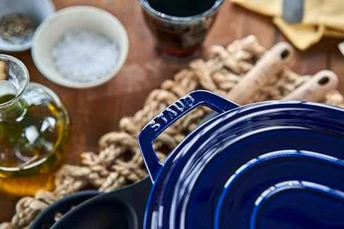 Staub Oval Cocotte, 29cm ketaus, tamsiai mėlyna