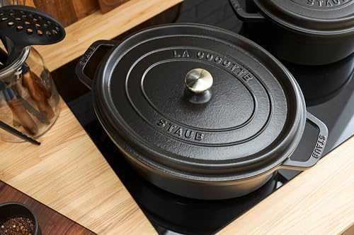 Ovalus ketaus puodas STAUB, 3,2 l spalva: juoda