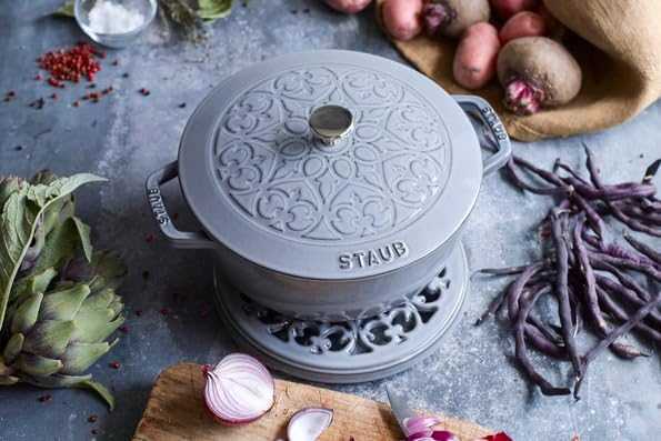 STAUB Ketaus stovas 23 cm, pilkas