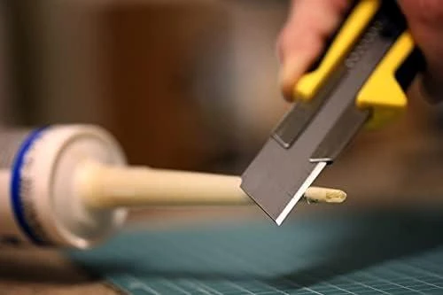 Sustiprintas gumuotas peilis laužomomis 25mm geležtėmis, fiksuojamas ratuku Tajima GRI*L