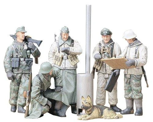 Tamiya Vokiečių kareiviai lauko pasitarime 1/35 figūrėlių rinkinys 35212
