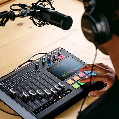 Garso Pultas - Tascam Mixcast 4 Su 4-Pad Jutikliniu Ekranu