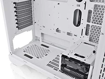 „Thermaltake S300“ grūdinto stiklo sniegas