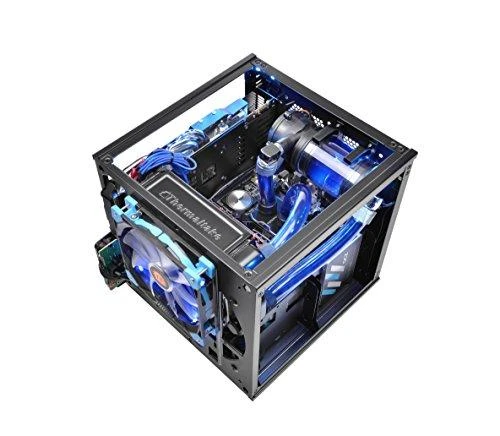 THERMALTAKE Core V1 Mini-ITX Case 2x USB 3.0 ir 1x HD Audio I/O jungtis viršuje, vienas iš anksto įdiegtas 200 mm ventiliatorius