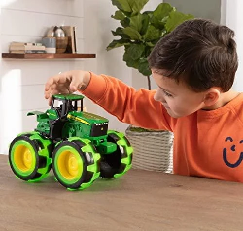Tomy JOHN DEERE traktorius su šviečiančiais ratais Monster, 46434