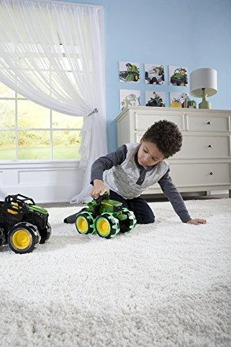 Tomy JOHN DEERE traktorius su šviečiančiais ratais Monster, 46434