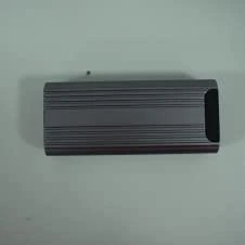 Pilkas M.2 SSD dėklas su griovelių tekstūra