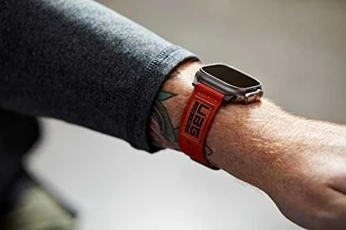 Urban Armor Gear UAG ACTIVE – UNIVERSALUS NAILONINIS DIRŽELĖLIS APPLE WATCH 49MM/45MM/44MM/42MM (APPLE WATCH SERIJA: 1-3 R.42, 4-8, SE, ULTRA R.45) (GRAFITAS)