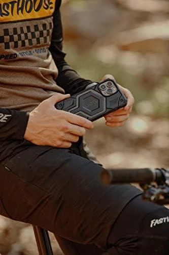 UAG Urban Armor Gear dėklas MONARCH, suderinamas su „MagSafe“, skirtas IPHONE 14 Plus, anglies pluošto