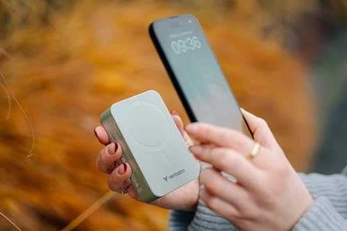 „Verbatim Charge ‘n’ Go Essentials“ magnetinė belaidė išorinė baterija, 20000 mAh, Žalia