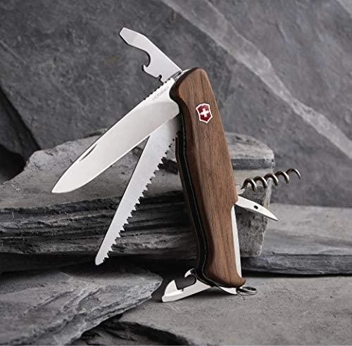 Šveicarija Victorinox Ranger 55 Wood kišeninis peilis su riešutmedžio kriaunomis