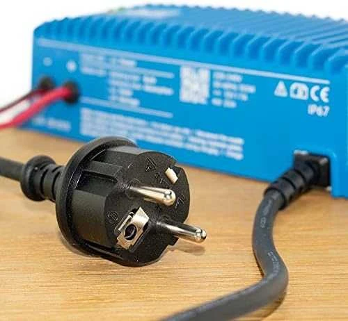 Victron Energy Carruzzo Mėlyna Smart IP67 Charger 24/12 (1)
