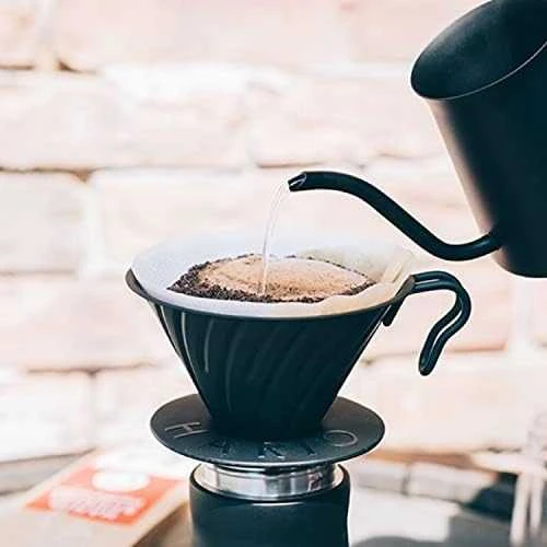Hario V60-02 Metalinis lašintuvas su silikoniniu pagrindu - Juodas