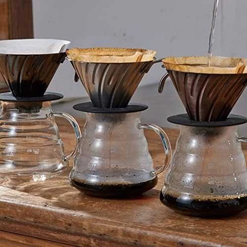 Hario V60-02 Metalinis lašintuvas su silikoniniu pagrindu - Juodas