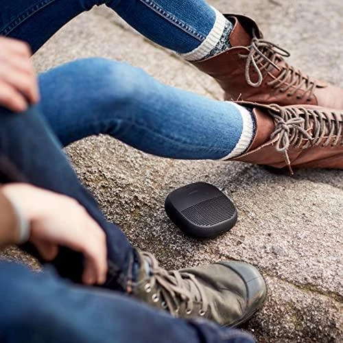 Bose® SoundLink® Micro Bluetooth® nešiojama kolonėlė, Juodos spalvos