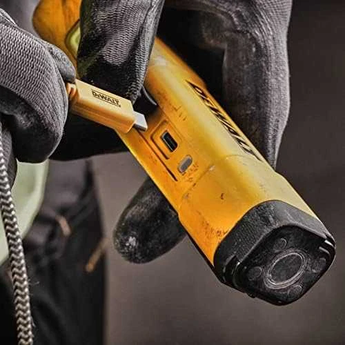 Prožektorius DeWalt DCL183-XJ; LED; 400 lm; 3,6 V; 1x3,0 Ah akum.