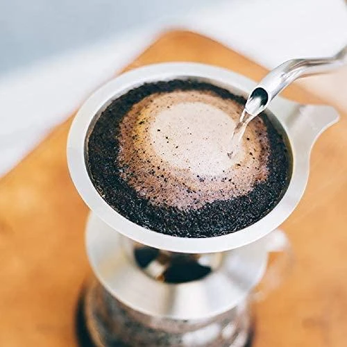 Hario V60 lašintuvas ruošiant kavą