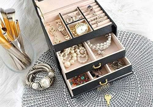 Beautylushh PAPUOŠALŲ DĖŽUTĖ „CREAMY ROYAL"