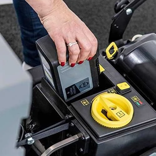 Karcher 36V akumuliatoriaus montavimas į įrenginį