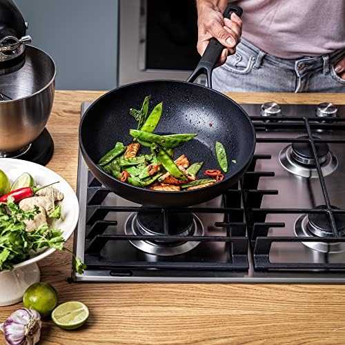 KitchenAid - Klasikinė kaltinė voko keptuvė - juoda - 28 cm