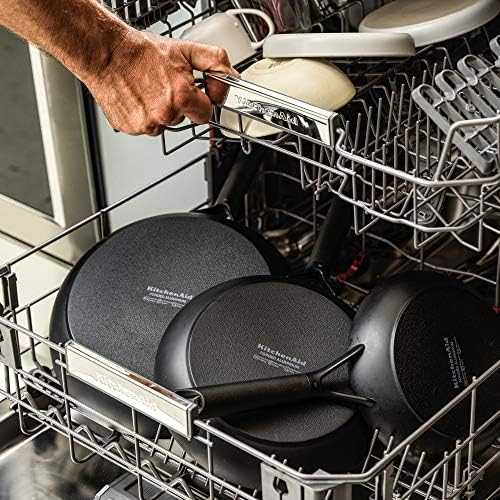 KitchenAid - Klasikinė kaltinė keptuvė - juoda - 28 cm