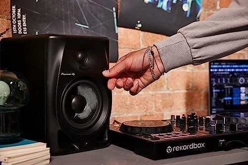 Pioneer DM-50D kolonėlės, 2 vnt. Juodos spalvos
