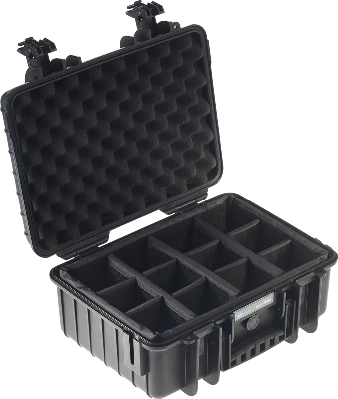 B&W Outdoor Cases Type 4000 Juoda su segregatorem