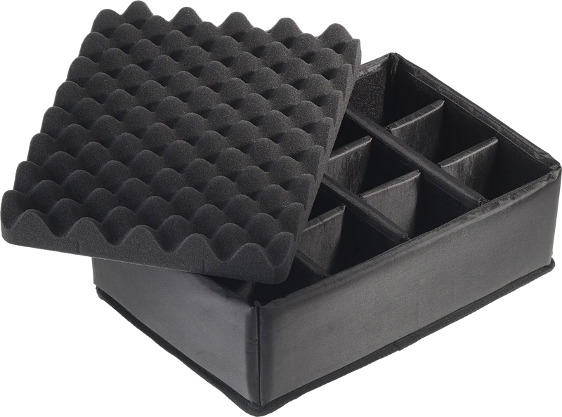 B&W Outdoor Cases Type 4000 Juoda su segregatorem