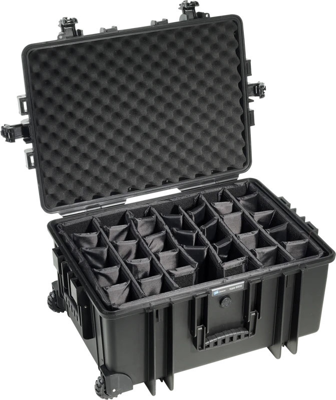 B&W Outdoor Cases Type 6800 Juoda su segregatorem