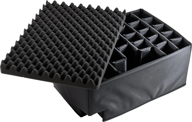 B&W Outdoor Cases Type 6800 Juoda su segregatorem