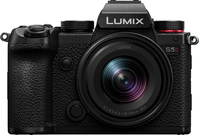 Panasonic Lumix S5D + 18-40mm