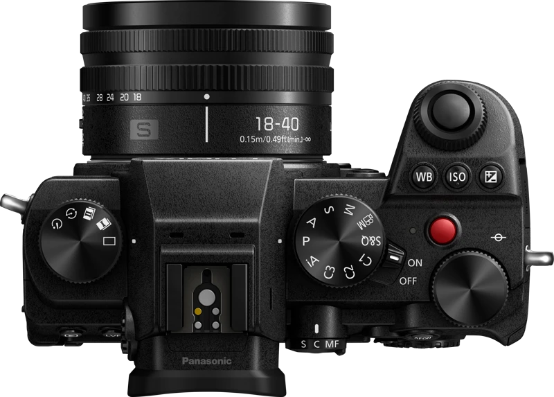 Panasonic Lumix S5D + 18-40mm