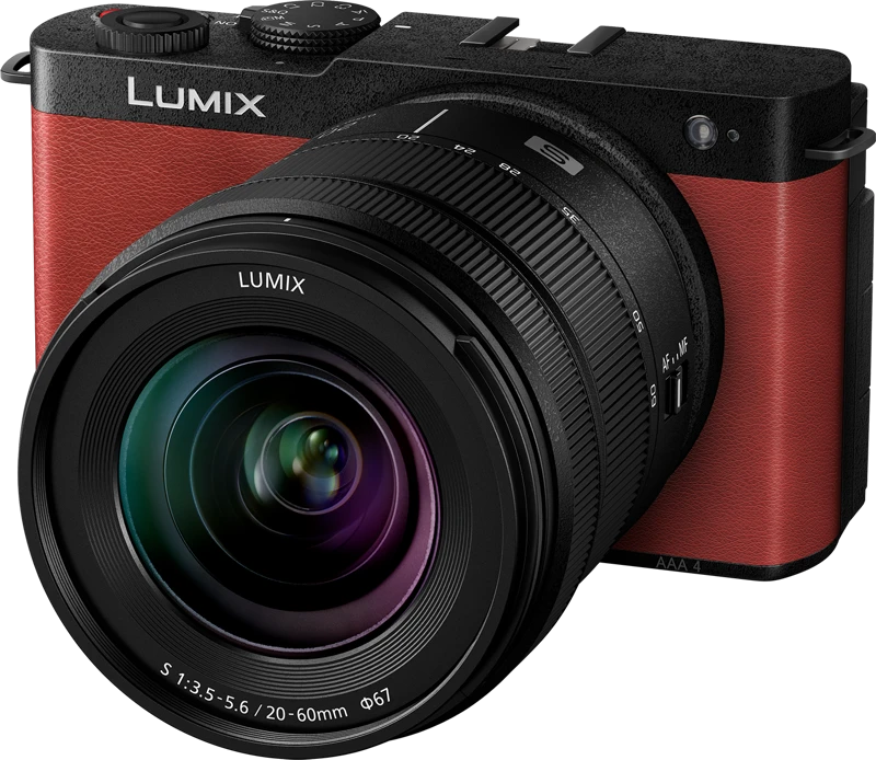 Panasonic Lumix DC-S9K + LUMIX S 20-60mm / F3.5-5.6 (Crimson Raudona)