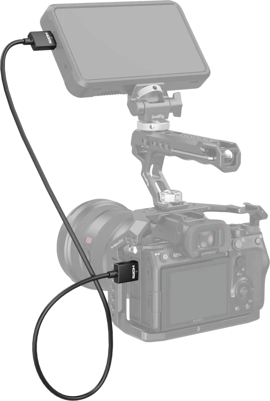 SmallRig HDMI laidas sujungtas su kamera ir monitoriumi