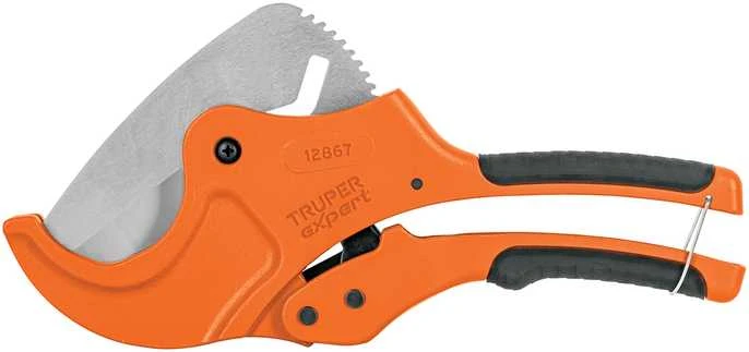 Plastikinių vamzdžių žirklės . Tvirtas metalinis korpusas, nerūdijančio plieno geležtė, Vamzdžiams iki 63 mm. Terkšlinis mechanizmas. Truper®