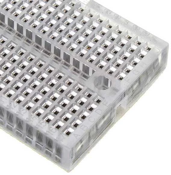 Skaidri SYB-170 maketavimo plokštė iš arti