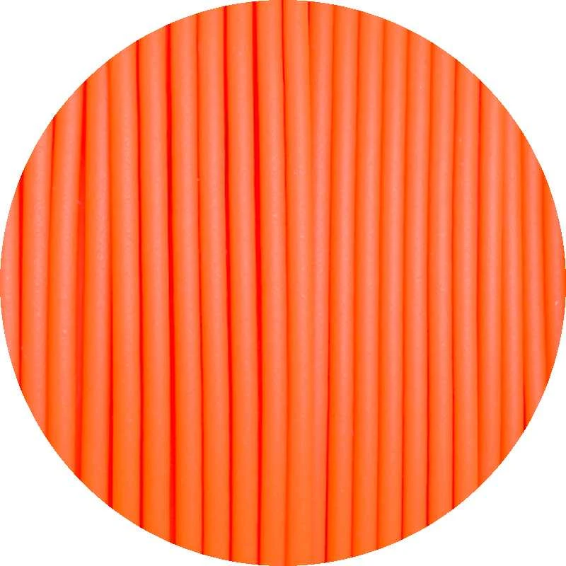 Neon oranžinio PLA siūlo tekstūra iš arti