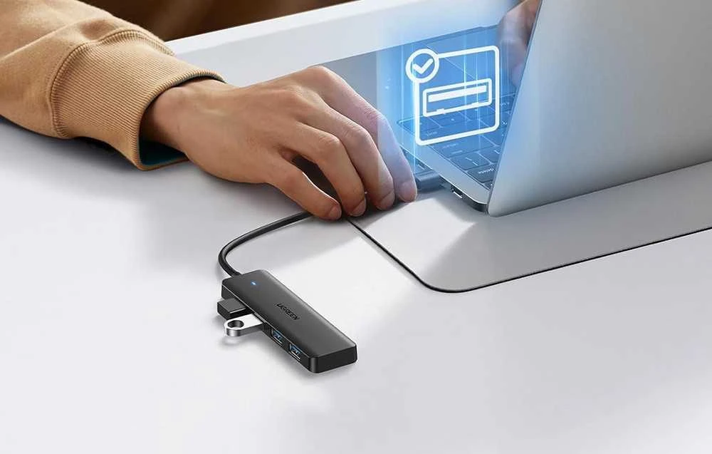 HUB Ugreen CM219 25851 su 4 USB-A 3.0 jungtys and USB-A 3.0 kabelis 15cm - juodos spalvos