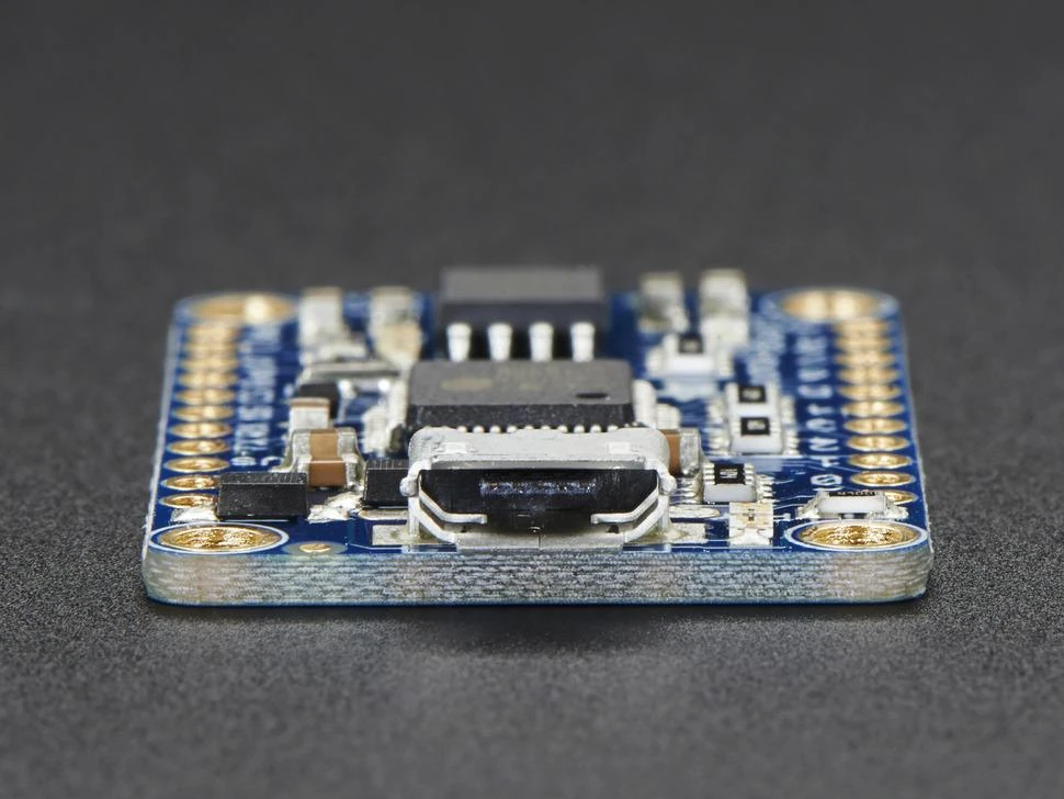 Adafruit Audio FX Mini plokštės profilis su micro USB jungtimi