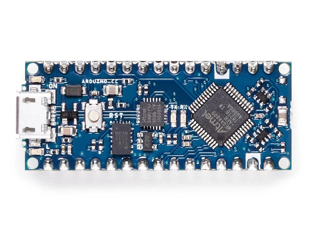 Arduino Nano Every su prilituotais kaiščiais