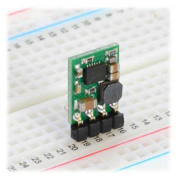 DC/DC įtampos keitiklis D24V5F3 įstatytas į breadboard
