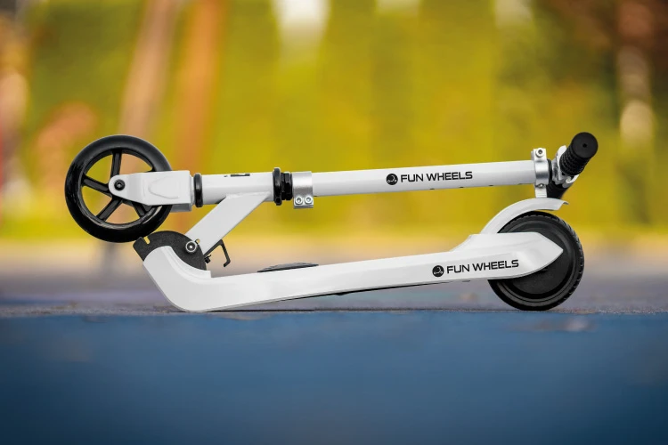 Rebel Elektrinis paspirtukas vaikams FUN WHEELS Juodas aprašymas - Prekės nuotrauka