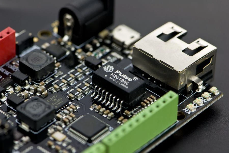 W5500 Ethernet modulis su Pulse transformatoriumi