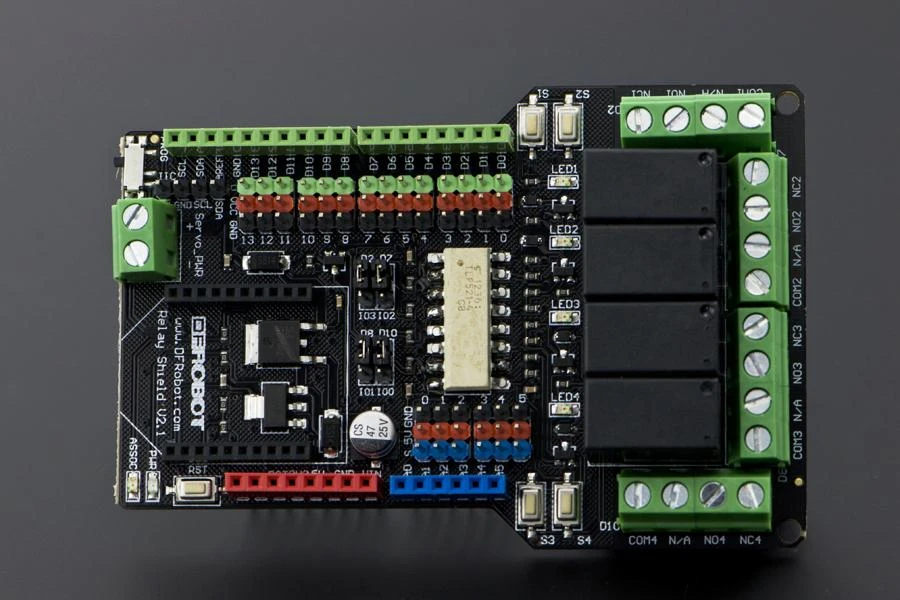 DFRobot Relay Shield v2.1 su keturiomis relėmis ir jungtimis