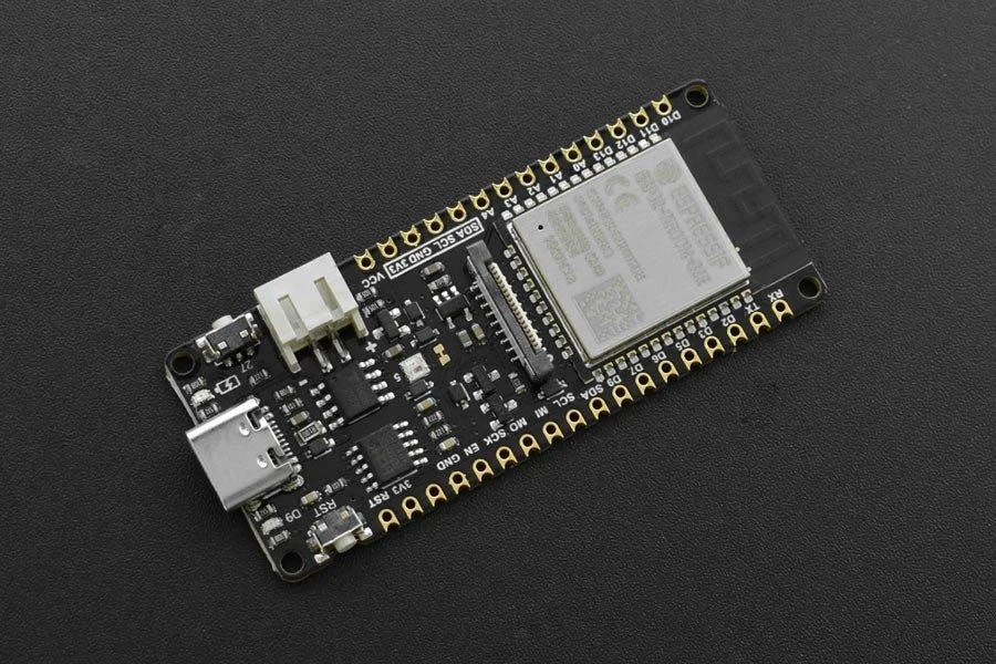 FireBeetle ESP32-E viršutinė dalis su USB-C jungtimi