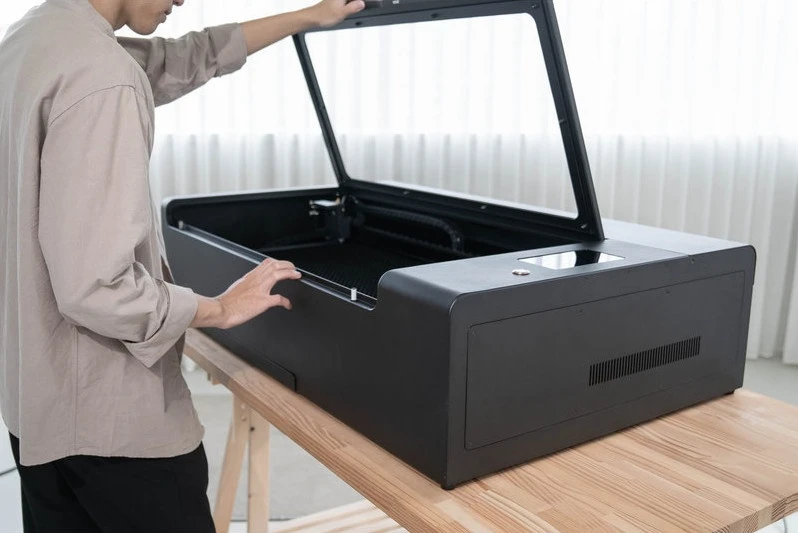 FLUX Hexa - lazerinis pjaustytuvas ir graviravimo įrenginys - 60 W