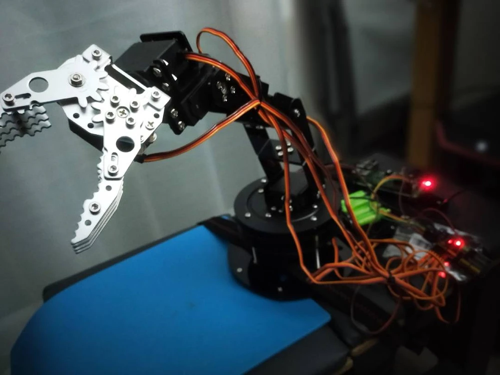Grab-it 5 laisvės laipsnių roboto ranka Raspberry Pi ir Arduino – Joy-IT Robot02