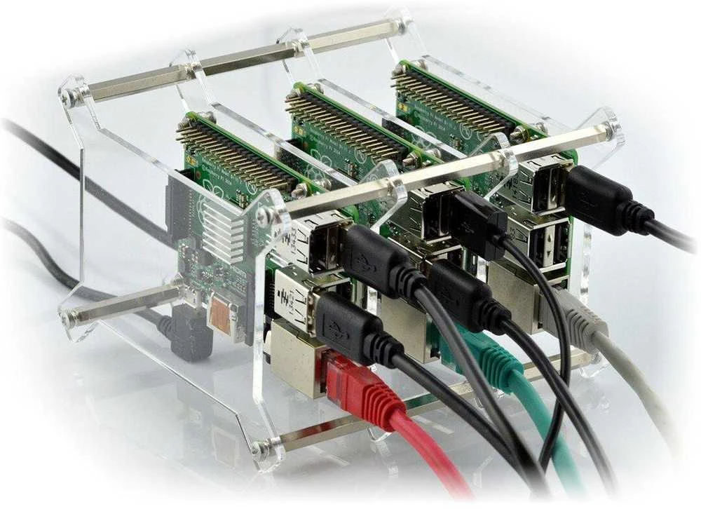 Gravlaser atviras laikiklis trims Raspberry Pi kompiuteriams
