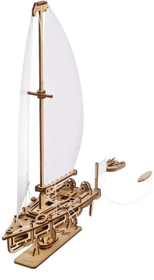 Ugearsmodels Graži vandenyno jachta su baltomis burėmis - mechaninis surinkimo modelis - fanera - 95 elementai - Ugears