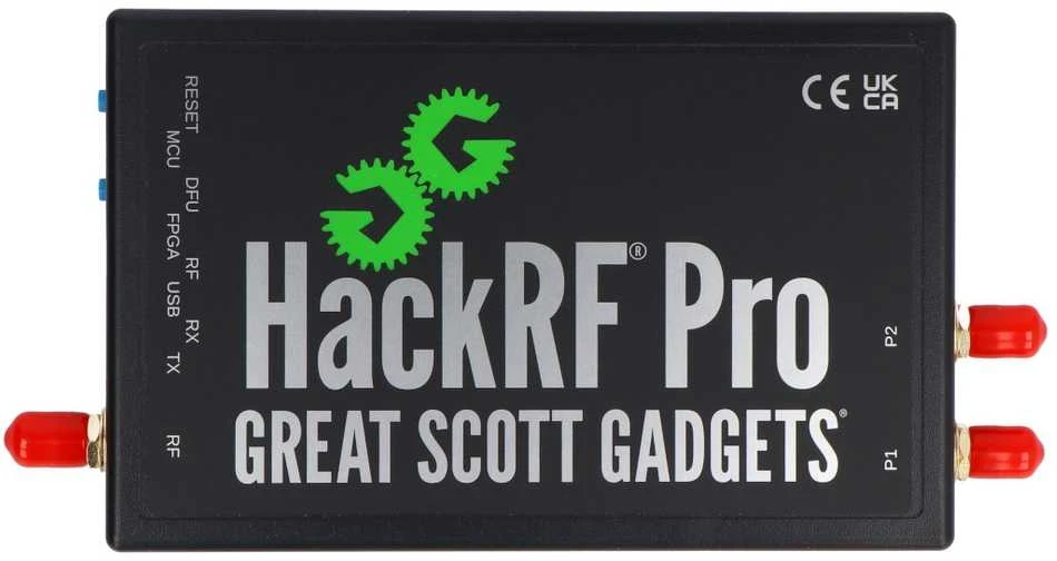 HackRF Pro radijo bangų įrenginys su trimis SMA jungtimis